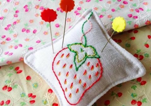 free embroidery pattern strawberry pincushion